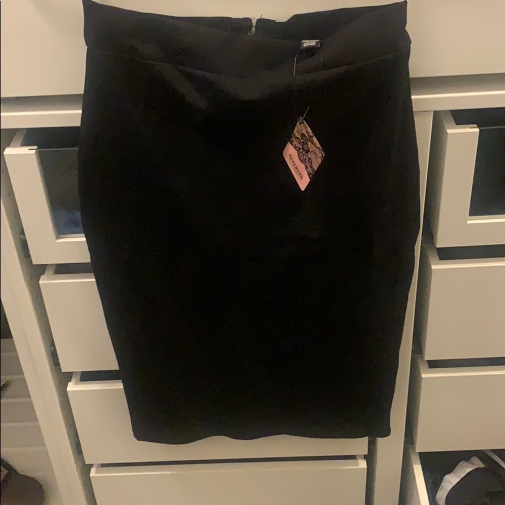 Black pencil skirt